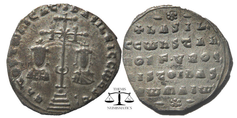 Basil II Bulgaroktonos. 976-1025. AR miliaresion. Constantinople mint.
ЄΠ τOV Tω...