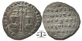 Basil II Bulgaroktonos. 976-1025. AR miliaresion. Constantinople mint.
ЄΠ τOV TωNICAτ' bASILЄIC CωnSτ', ornamented cross set on four steps; to left, c...
