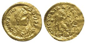 Justinian I (527-565). AV Semissis (18mm, 2.00g, 6h). Constantinople, 527-552. Pearl-diademed, draped and cuirassed bust r. R/ Victory seated r., insc...