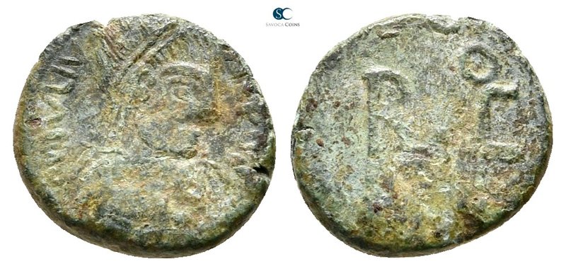 Julius Nepos AD 474-480. Uncertain mint
Nummus Æ

9 mm., 0,94 g.



good ...