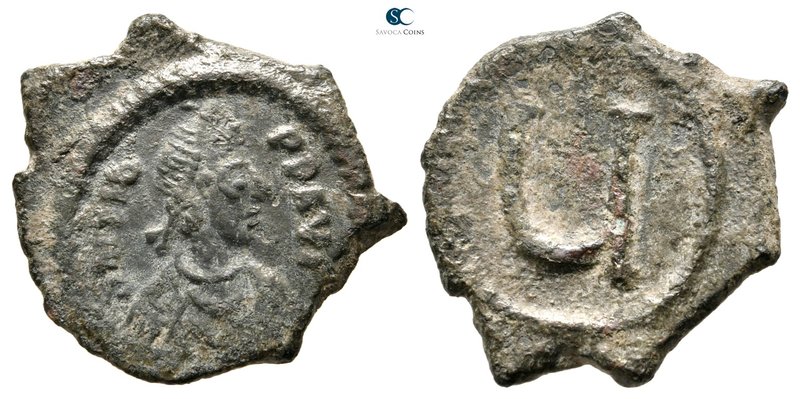 Tiberius II Constantine AD 578-582. Constantinople
Pentanummium Æ

20 mm., 2,...