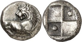 THRAKIEN. 
STÄDTE. 
CHERSONNESOS (Gallipoli). Triobolon (350/330 v.Chr.) 2,47g. Löwenprotom\'e9 n.r., Kopf n.l. / "Schachbrett"-Incusum, in zwei Win...