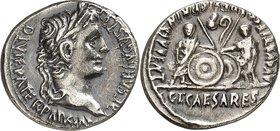 RÖMISCHES KAISERREICH. 
AUGUSTUS mit Gaius u. Lucius Caesares 2-1 v. Chr. Denar (2-1 v. Chr.) 3,73g, Lyon. Kopf m. Lkr. n.r. CAESAR AVGVSTVS - DIVI F...