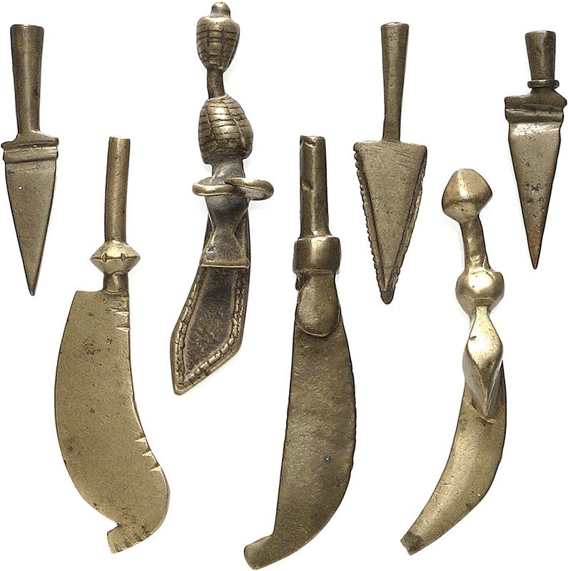 Afrika. 
GHANA. 
ASHANTI - Goldgewichte. 7 Schwerter und Messer 19. Jh./ 20. J...