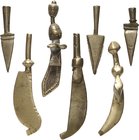 Afrika. 
GHANA. 
ASHANTI - Goldgewichte. 7 Schwerter und Messer 19. Jh./ 20. Jh. Gelbbronze L. 81mm bis 49m, 16,2g bis 4,18g. . 

ss