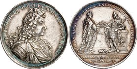 Brandenburg-Preussen. 
Friedrich I. 1701-1713. Medaille 1701 (v.G. Hautsch) a.s.Krönung zum preussischen König. Brustb.n.r./ Germania überreicht dem ...
