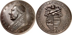 EUROPA. 
ITALIEN-Kirchenstaat. 
Alexander VI. 1492-1503. Medaille 1492 (o. Sign.) auf seine Ordination. Brb. in Pluviale n.l. / Wappen unter gekreuz...