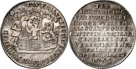 EUROPA. 
NIEDERLANDE. 
Willem V. von Nassau-Oranien 1751-1795. Jeton (Historiepenning) 1766 (o. Sign.) a.d. Huldigung als Statthalter. Willem betrit...