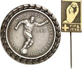 SPORT. 
FUSSBALL. 
Weltmeisterschaften. SCHWEIZ. Medaille u. Abzeichen 1954 (v. PeKa). Teilnehmermedaille f. Spieler, Betreuer u. Schiedsrichter. Fu...