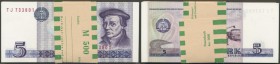 Germany Democratic Republic: complete bundle of 100 pcs 5 Mark 1975 with original wrapper, consecutive serial numbers, the bundle contains one replace...