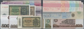 DDR: Lot mit 50 Banknoten von 1948 bis 1985, dabei 2 kleine Sätze Forum-Schecks (ohne 100-er), 4 x 200 und 5 x 500 Mark 1985. Erhaltung: F - UNC (tota...