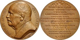 Medal autorstwa Aumilera z 1927 roku wybity z okazji 70 urodzin byłego rektora Uniwersytety Lwowskiego wydziału lekarskiego, prof. Antoniego Gluziński...