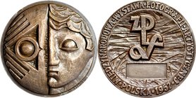 Medal autorstwa Wielhorskiego z 1957 roku wybity z okazji Międzynarodowej Wystawy Fotografii Artystycznej.