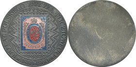 Medal jednostronny nieznanego autorstwa z 1960 roku, poświęcony stuleciu polskiego znaczka pocztowego.