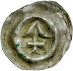 Brakteat guziczkowy II poł. XIII w., nieokreślona prowincja, Av.: Strzała z poprzeczką, herb Lis.