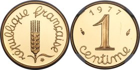 Frankreich 5. Republik seit 1958. 1 Centime 1977. Dickabschlag (Piéfort) in Gold, unsigniert. 6,70 g Feingold. 
In US-Plastikholder der NGC mit der B...