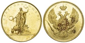 Russland / Russia GOLD-Preismedaille o.J. (um 1835) unsigniert. Schulprämie im Gewicht von 7 Dukaten des Jungengymnasiums. 33 mm, 25,09 g. RF sonst vo...