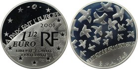 Europäische Münzen und Medaillen, Frankreich / France. 60 Jahre Frieden und Freiheit. 1 1/2 Euro 2005, Silber. KM 1441. Polierte Platte, mit Plastik B...