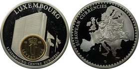 Europäische Münzen und Medaillen, Luxemburg / Luxembourg. "Luxemburg - Europa Zentrum". "European Currencies" Medaille ND. 50 mm. 56.5 g. Polierte Pla...