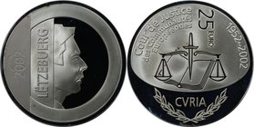 Europäische Münzen und Medaillen, Luxemburg / Luxembourg. 50. Jahrestag des Europäischen Gerichtsverfahrens. 25 Euro 2002, Silber. KM 83. Polierte Pla...