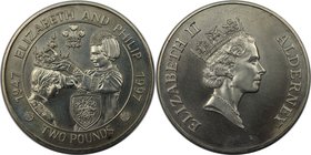 Weltmünzen und Medaillen, Alderney. 50. Jahrestag der Hochzeit von Königin Elizabeth II. und Prinz Philip. 2 Pounds 1997, Kupfer-Nickel. KM 17. Stempe...