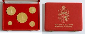 Tunesien Republik
 Münzsatz / Coin Set 1967 10. Jahrestag der Repubik, 40, 20, 10, 5, 2 Dinars, Goldsatz 131,67 g fein, in rotem Original Etui mit Ze...