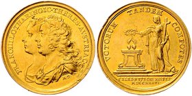 Münzen Römisch Deutsches Reich - Habsburgische Erb- und Kronlande Carl VI. 1712 - 1740
 Goldmedaille 1736 zu 3 Dukaten auf die Hochzeit am 12. Februa...