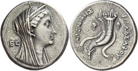 Kings of Egypt. Ptolemy II Philadelphos, 285 – 246
In the name of Arsinoe II. Decadrachm, Alexandria circa 253/2-246, AR 34.52 g. Veiled and diademed...