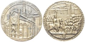 Regnando Vittorio Emanuele III, 1900-1946.
Grande medaglia 1906 opus G. Gualdi.
Æ gr. 269,97 mm 84
Dr. TEMPLUM HOC MAXIMVM LANFRANCUS ARTIFEX AEDIF...