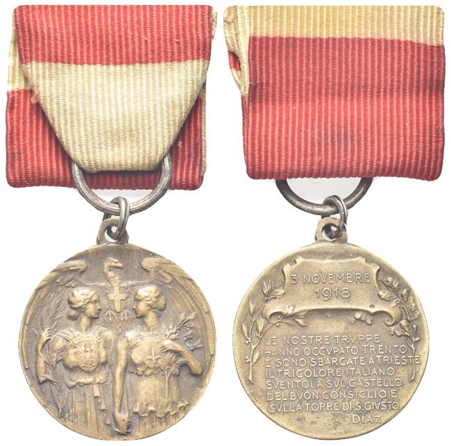 Durante Vittorio Emanuele III, 1900-1943.
Medaglia Tricolore su Trento e Triest...