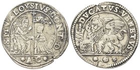 Alvise Contarini Doge CVI, 1676-1684.
Ducato.
Ag gr. 22,10
Dr. S M V ALOYSIVS CONT D. San Marco seduto su trono, benedicente, porge il vessilo al d...