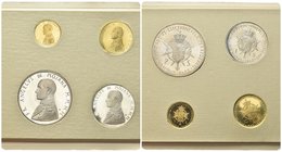 Angelo de Mojana di Cologna, 1962-1988.
Set 1982 di quattro monete in blister: 10 Scudi, 5 Scudi, 2 Scudi e 1 Scudo.
Au e Ag gr. 12 (Au) e gr. 35,8 ...