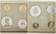 Angelo de Mojana di Cologna, 1962-1988.
Set 1983 di quattro monete in blister: 10 Scudi, 5 Scudi, 2 Scudi e 1 Scudo.
Au e Ag gr. 12 (Au) e gr. 35,8 ...