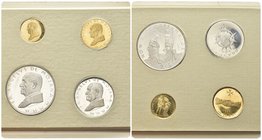 Angelo de Mojana di Cologna, 1962-1988.
Set 1985 di quattro monete in blister: 10 Scudi, 5 Scudi, 2 Scudi e 1 Scudo.
Au e Ag gr. 12 (Au) e gr. 35,8 ...