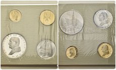 Angelo de Mojana di Cologna, 1962-1988.
Set 1986 di quattro monete in blister: 10 Scudi, 5 Scudi, 2 Scudi e 1 Scudo.
Au e Ag gr. 12 (Au) e gr. 35,8 ...