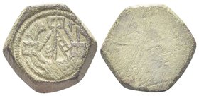 Edoardo IV di York, 1461-1470. 
Peso monetale di forma esagonale del Noble.
Æ gr. 6,58
Dr. Nave.
Rv. Anepigrafe.
Molto Raro.
BB