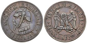 Francia. Napoleón III. Jetón antimonárquico. 1870. (Coll-37). Anv.: Busto satírico con casco. Rev.: VAMPIRE DE LA FRANCE. Lechuza de frente. Ae. 13,37...