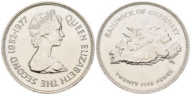 Guernsey. Elizabeth II. 25 peniques. 1977. (Km-332a). Ag. 28,37 g. Bailía de Guernsey (Bailiwick of Guernsey), dependencia de la Corona británica en e...
