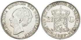 Holanda. Wilhelmina. 2 1/2 gulden. 1937. (Km-165). Ag. 24,98 g. MBC+. Est...20,00.