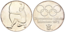 Alemania. Medalla. 1972. Ag. 27,94 g. Juegos Olímpicos de Munich 1972, con motivos de Tiro con Arco. 40 mm. Rayitas. SC. Est...25,00.