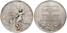 Austria. Medalla. 1903. Viena. Ag. 49,68 g. 50º Aniversario de la Unión de Anticuarios de Viena. Grabador: A. Scharff. 51 mm. Est...110,00.