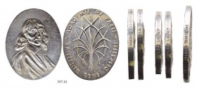 REPUBLIC OF TUNISIA 
 Medals 
 Oval Medaille, AR, Académie de Paris: Université René Descartes; on the edge one reads Habib Bourguiba, 
 Président ...