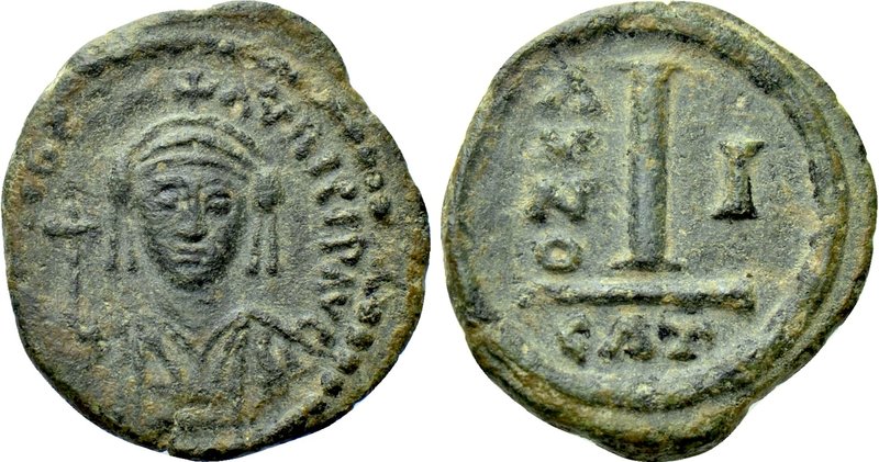 MAURICE TIBERIUS (582-602). Decanummium. Catania. 

Obv: D N TIЬ MAVRC P P AVG...
