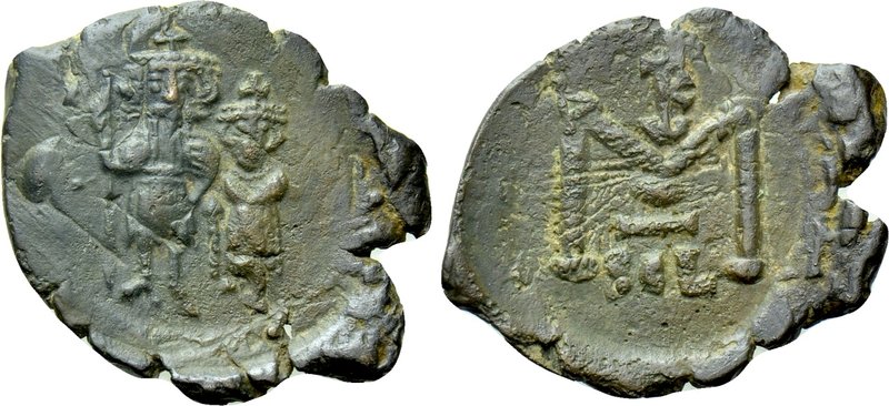 CONSTANS II (641-668). Follis. Syracuse. 

Obv: Emperor, cuirassed, and prince...