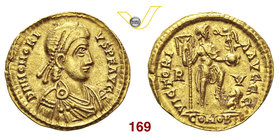 ONORIO (393-423) Solido, Ravenna. D/ Busto diademato, drappeggiato e corazzato R/ L'Imperatore con labaro e vittoriola poggia il piede su un prigionie...