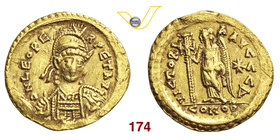 LEONE I (457-474) Solido, Costantinopoli. D/ Busto elmato con lancia e scudo R/ La Vittoria con lunga croce; a d. una stella. RIC 605 Au g 4,44 BB
