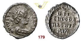 OSTROGOTI - TEODATO (534-536) 1/4 di Siliqua a nome di Giustiniano. D/ Busto diademato e drappeggiato R/ Scritta entro corona. MIB 56 Ag g 0,64 Molto ...