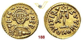 BENEVENTO - ARICHI II (758-774) Tremisse coniato tra il 758 ed il 765. D/ Busto frontale con globo crucigero R/ Croce potenziata e, nel campo, lettera...