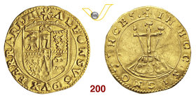 FERRARA - ALFONSO I D'ESTE (1505-1534) Scudo d'oro del Sole. D/ Stemma coronato R/ il monte Calvario con croce, lancia e spugna. MIR 269 Au g 3,27 BB