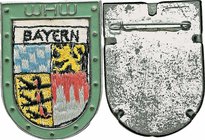 Deutschland
 Lot 2x Blechanstecker ohne Jahr des WHW mit farbig gesticktem Wappen von Bayern bzw. Schleswig Holstein. 4,50g. 45x33mm vz